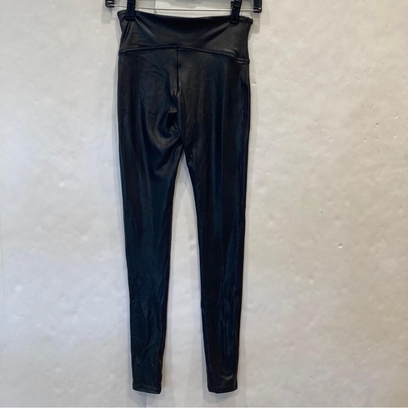 Spanx smoothing faux leather leggings Size small - Picture 5 of 10